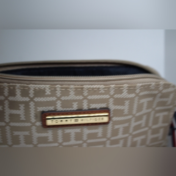 NWOT Tommy Hilfiger Wristlet - Picture 12 of 16